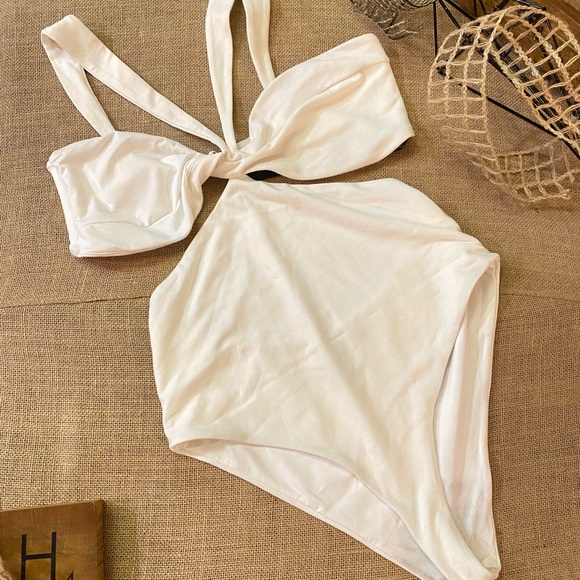NWOT Hours WHITE Cut Out Bodysuit Size L - Picture 4 of 5